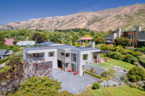 Sargood Splendour - Wanaka Holiday Home